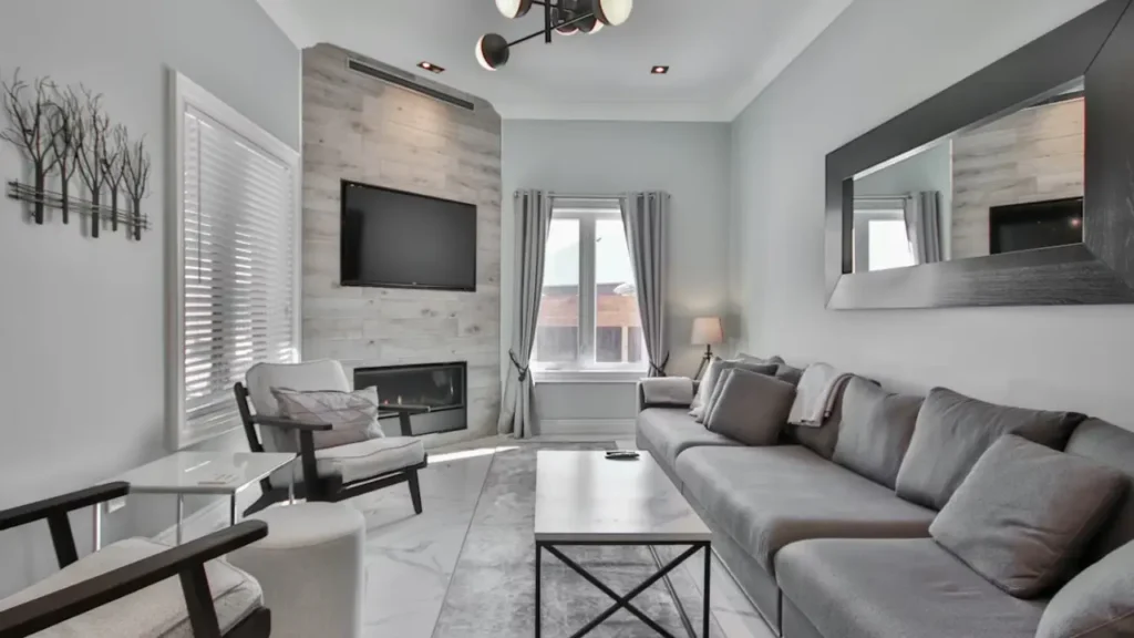 small living room to look bigger with mirrors